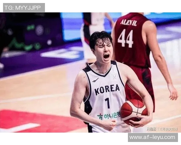 李贤重狂砍33分14篮板赛前准备充分解说员称其为比赛关键人物