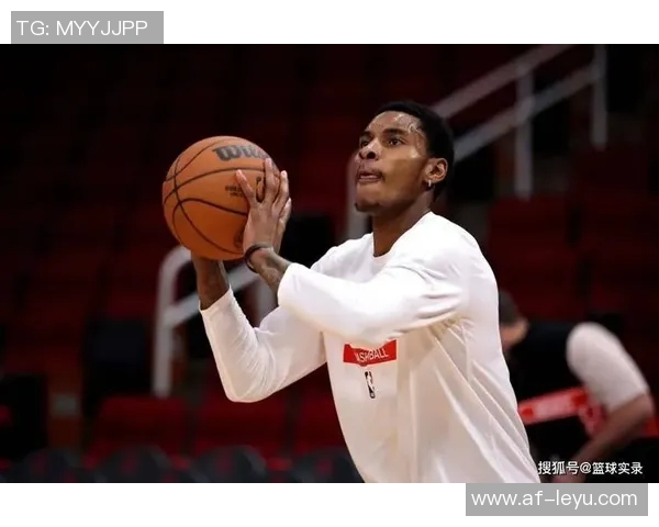 小凯文波特半场表现出色9投7中贡献17分3篮板4助攻2抢断1盖帽 小凯文波特半场表现出色9投7中贡献17分3篮板4助攻2抢断1盖帽