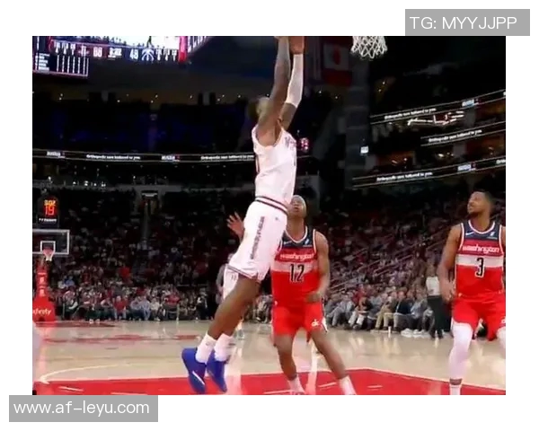 火箭训练营第4日精彩瞬间KD与谢泼德击掌卡佩拉与亚当斯温馨相拥